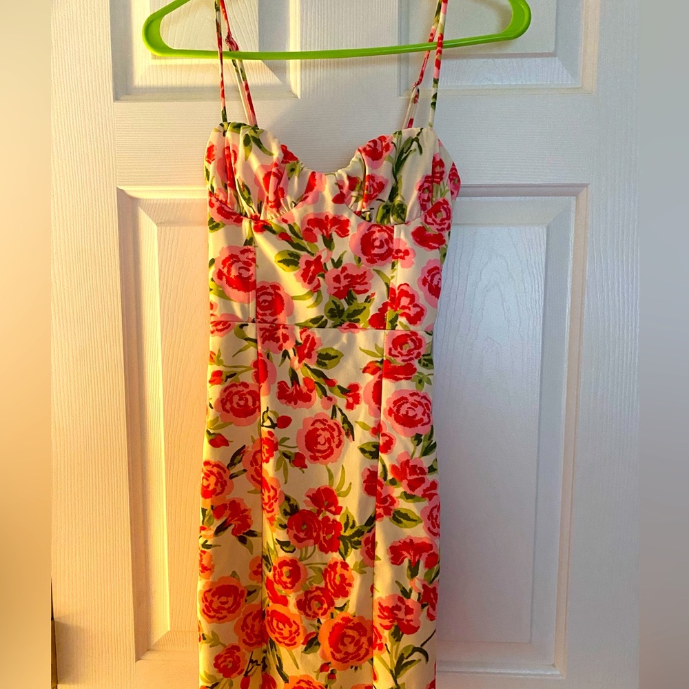 Zara bodycon floral dress. In like new condition, worn only one time.
